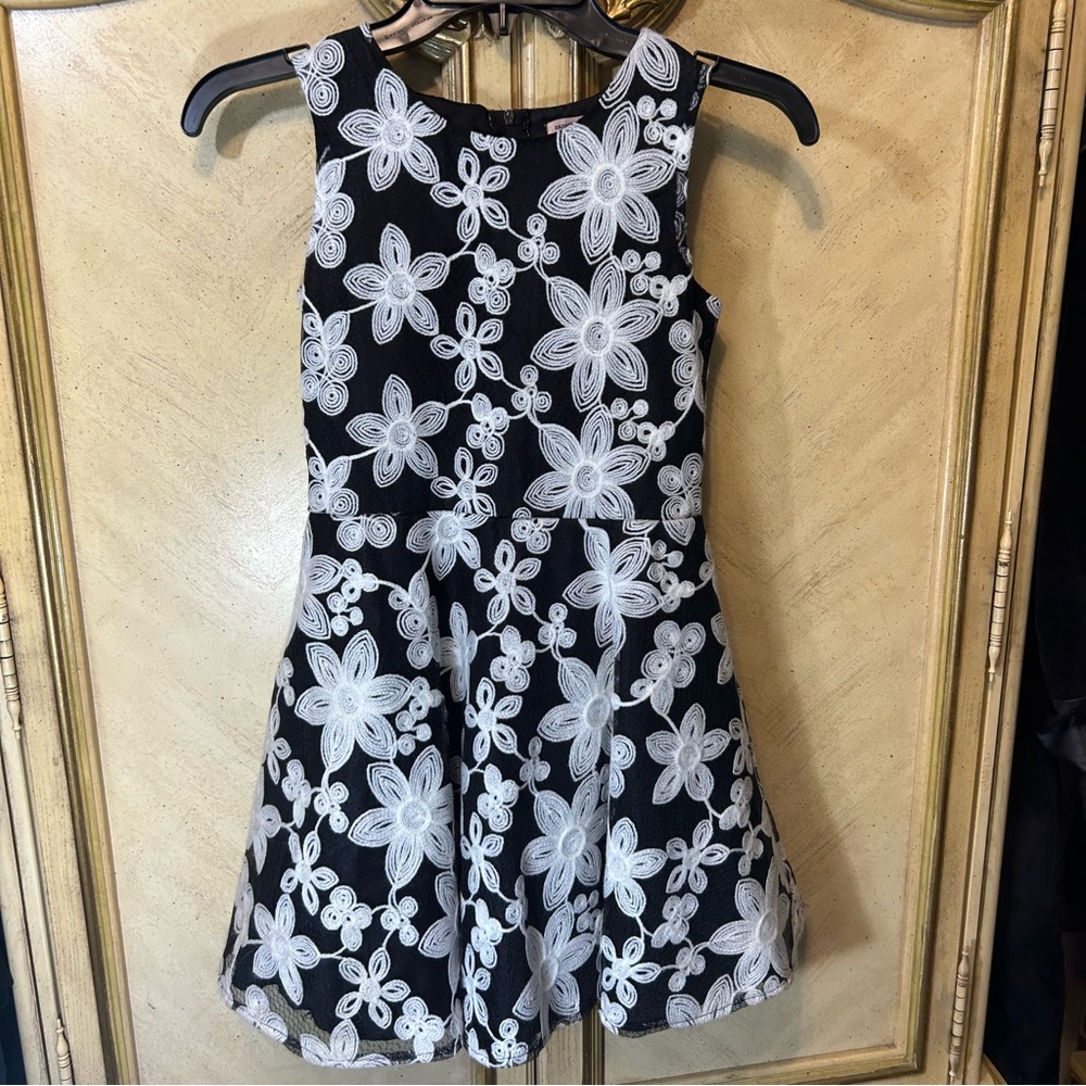 Nanette Lepore Black & White Floral Embroidered Sleeveless Girls Dress M 10/12